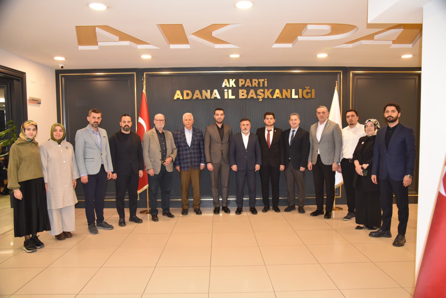 Birlik Vakfı Adana heyeti, AK Parti İl Başkanlığı'na nezaket ziyaretinde bulundu