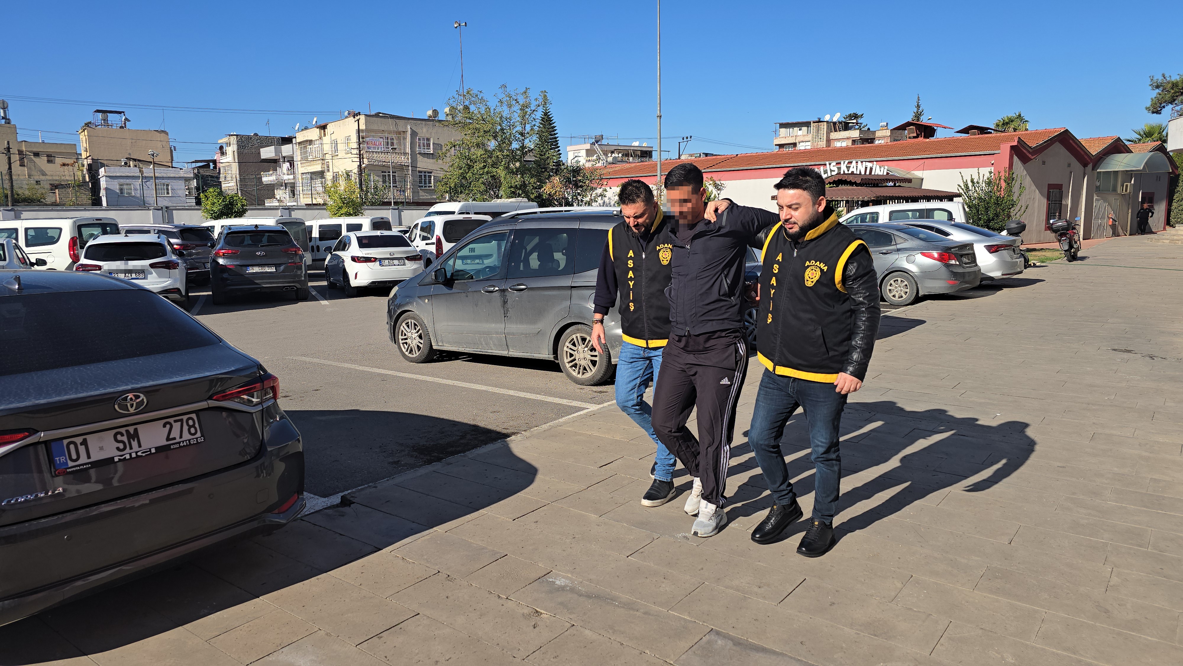Otomobille geldi çekiciden telefon çaldı: 120 suç kayıtlı hırsızın o anları kamerada