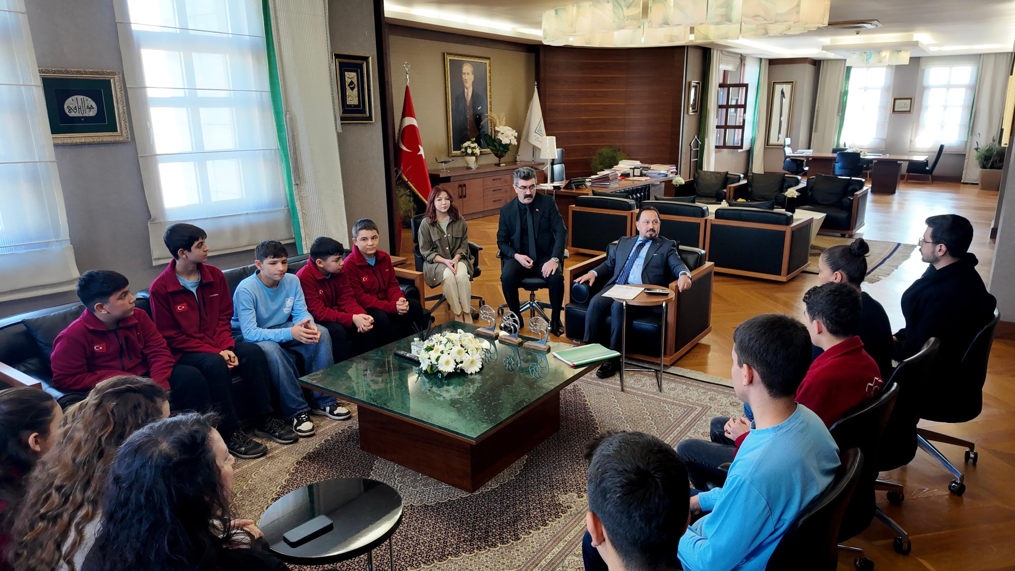 Sarıçam Belediyesi’nden dünya çapında teknoloji zaferi: Gençler Roma’dan derecelerle döndü