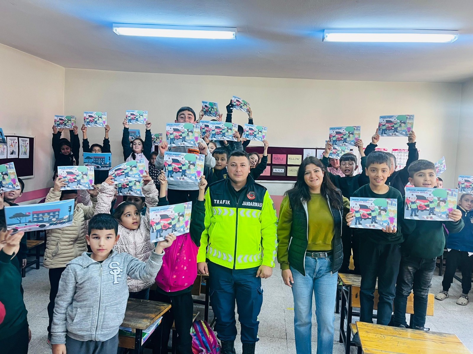 Pozantı'da ilkokul öğrencilerine trafik eğitimi