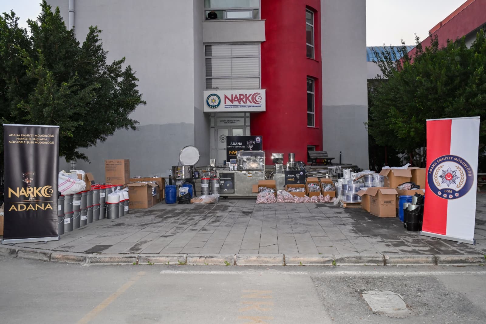 Geri dönüşüm merkezini bile uyuşturucu merkezine çevirmişler: 6 kişi tutuklandı