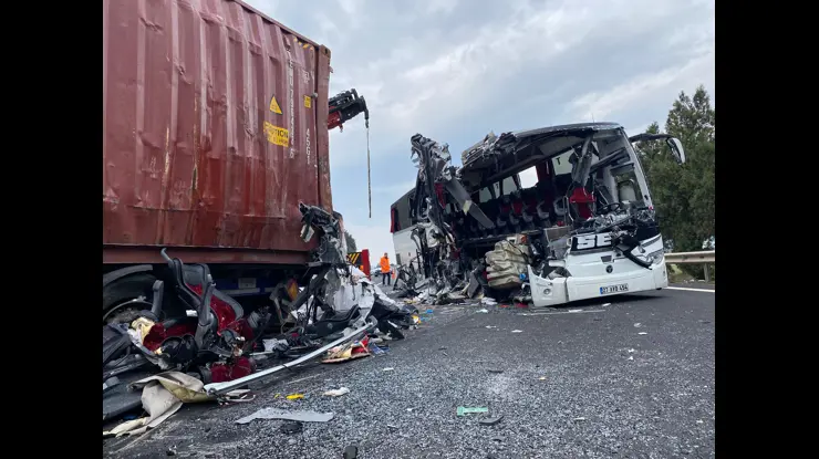 Adana-Osmaniye yolunda facia; 7 Kişi hayatını kaybetti
