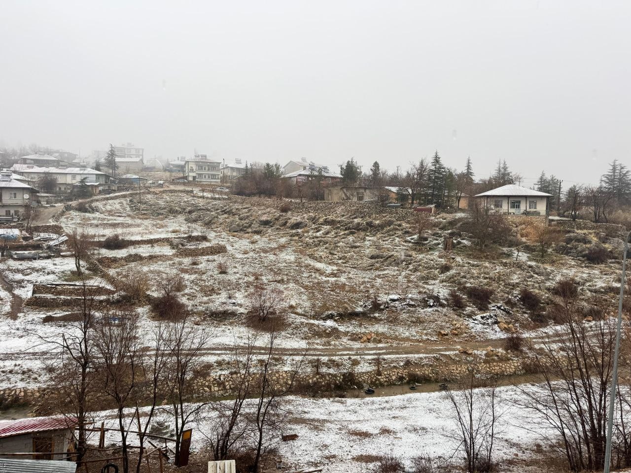 Adana'nın yüksek kesimlerine kar yağdı