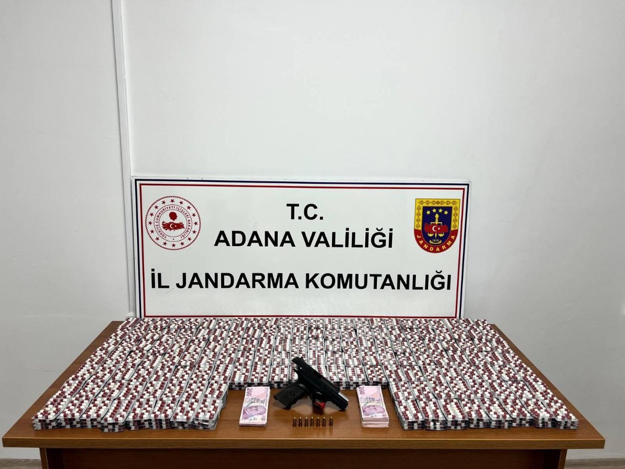 Adana'da jandarma 23 bin 876 uyuşturucu hap ele geçirdi