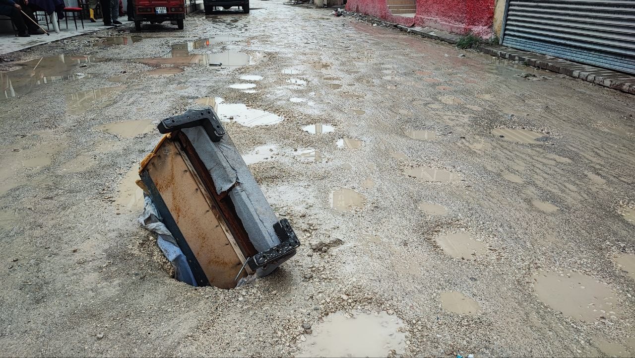 Çöken yola kanepe kollu önlem