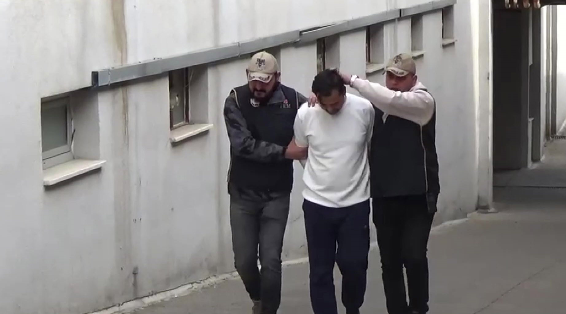 FETÖ firarisi ihraç icra müdürü Adana'da yakalandı