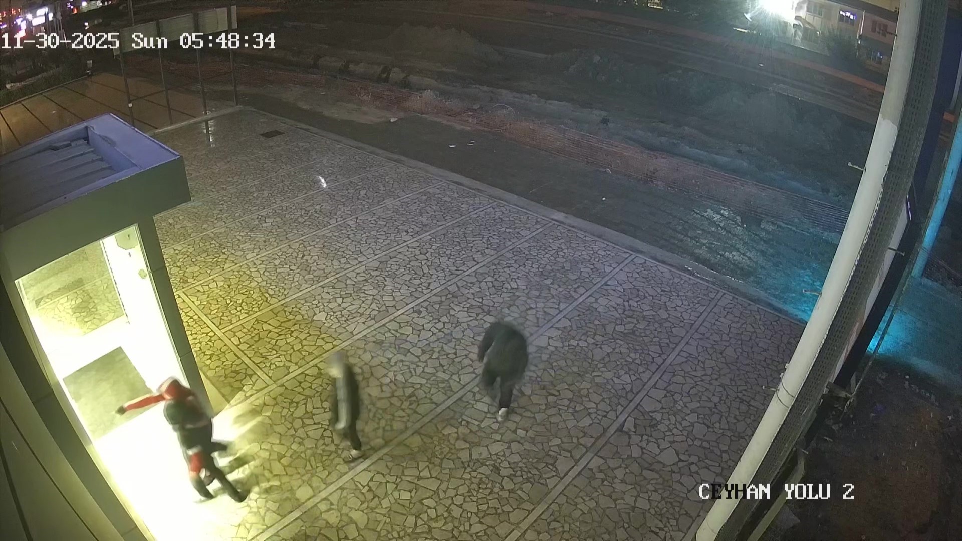 Adana'da 4 çocuk, beğendiği 4 motosikleti galeriden çaldı