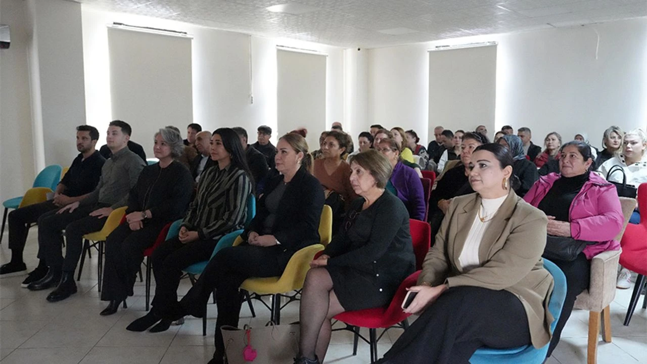 Çukurova’da emekliler ve ev kadınları dijital dolandırıcılığa karşı uyarıldı