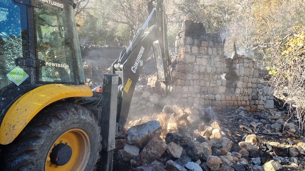 Adana Aladağ’da ev yangını: 85 yaşındaki alzheimer hastası kadın hayatını kaybetti