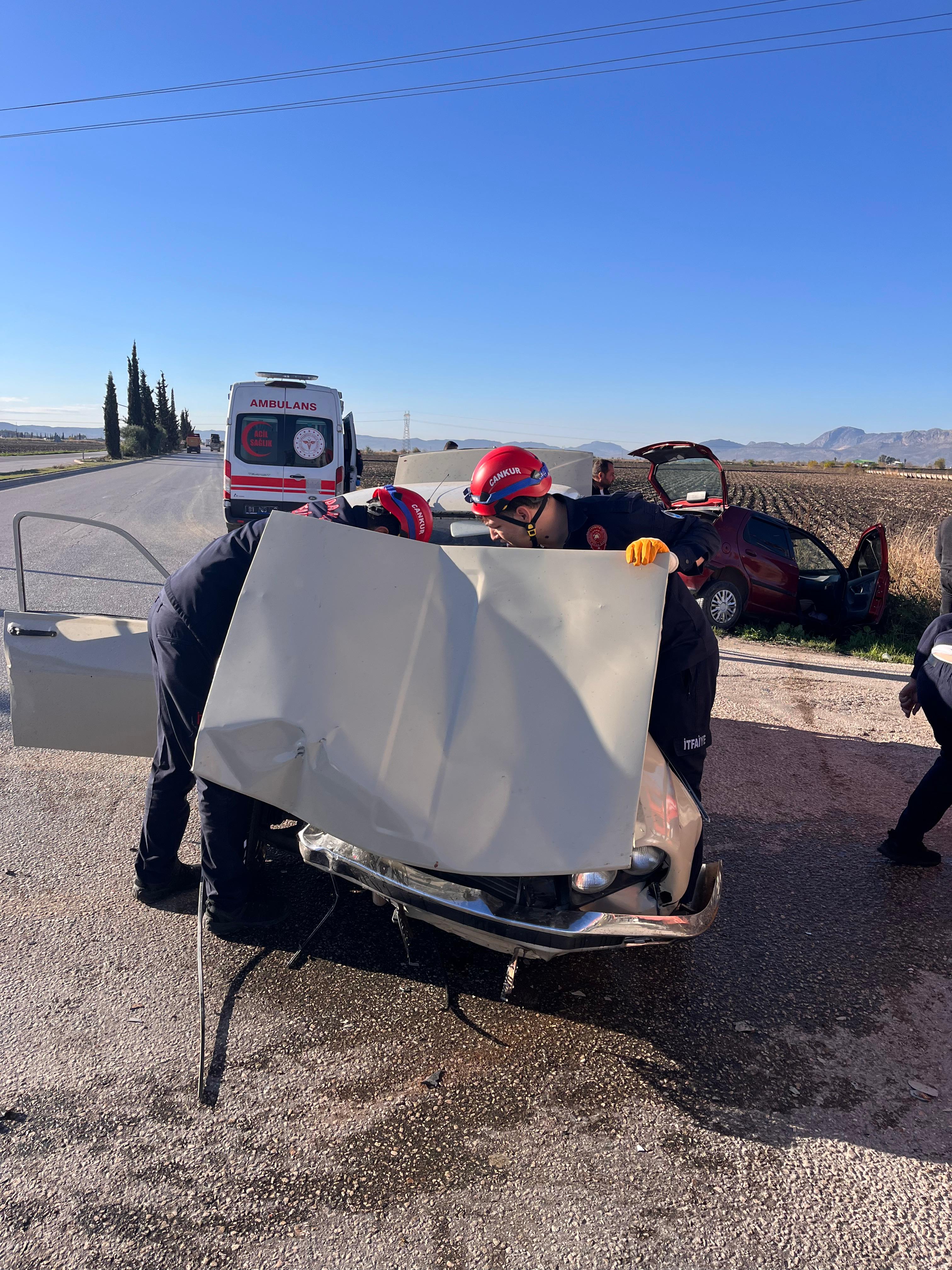 Ceyhan’da trafik kazası: 2 kişi yaralandı