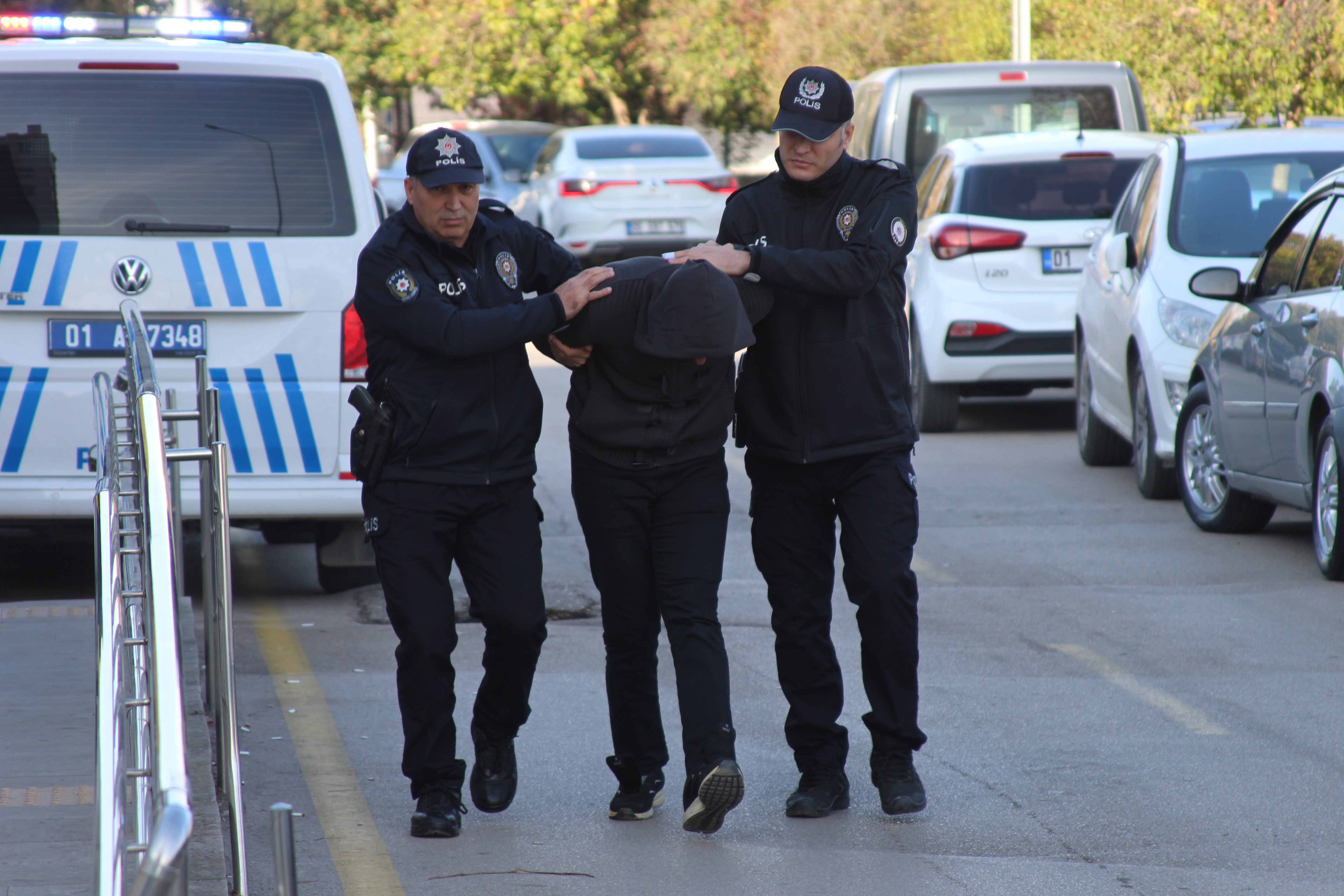 Otobüs şoförüyle motosikletli kadın birbirine girdi: Sürücü adliyeye sevk edildi