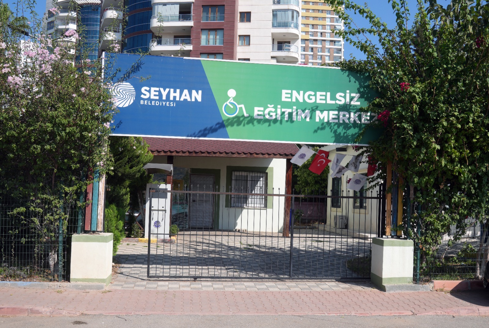 Seyhan Belediyesi’nden acı  itiraf geldi; ''Parkın depolarının anahtarı dahi belediye personelinde yok''