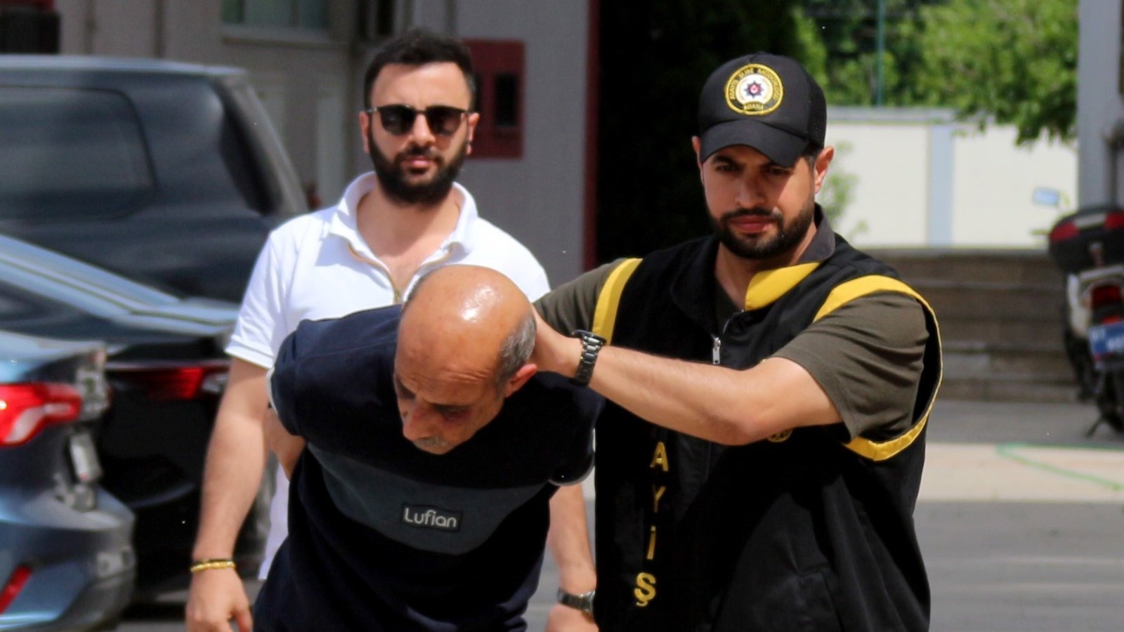 Mahkemede annesini öldüren babasına 'şok' suçlamada bulundu