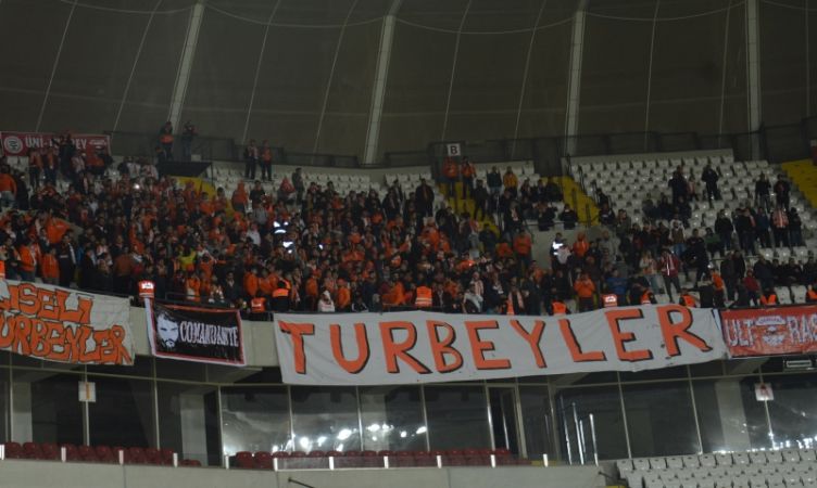 Turbeyler Taraftar Grubu’ndan Bursaspor’a destek: “Milli duruş suç değildir”