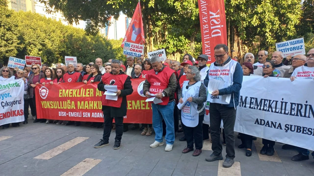 Adana’da emeklilerden 2026 bütçesine tepki: “Geçinemiyoruz, barınamıyoruz”