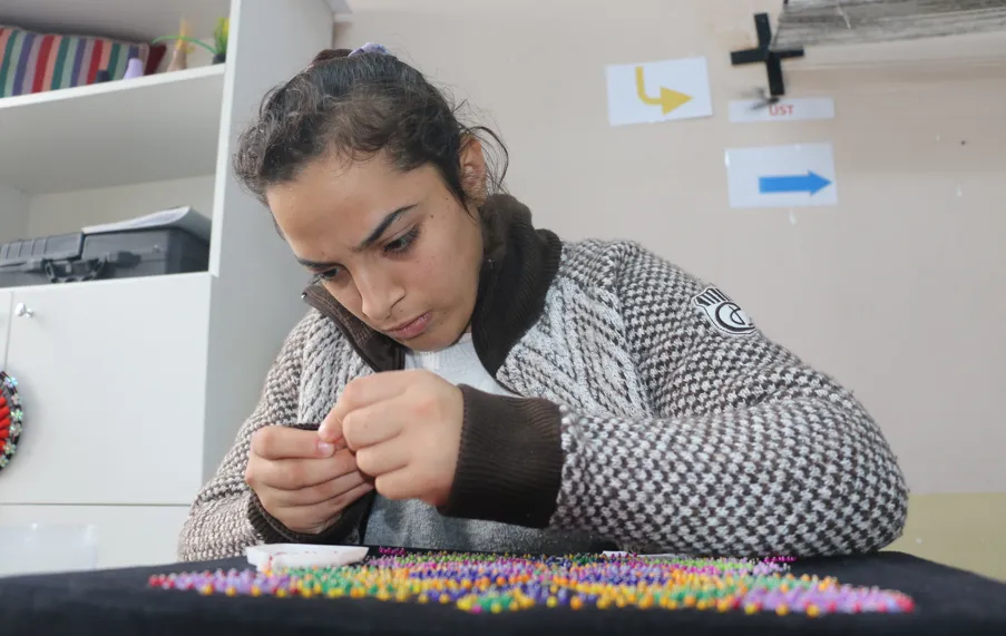 Atık malzemeler özel bireylerin ellerinde sanata dönüşüyor