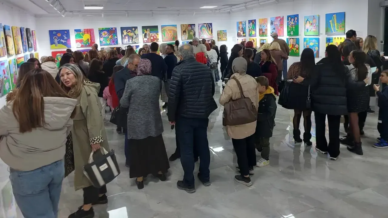 Çocukların renkli dünyası “Yeni Yıla Merhaba” sergisinde buluştu