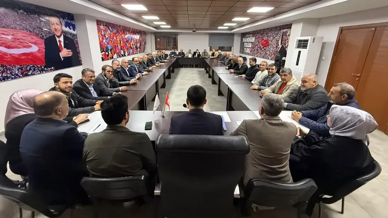 AK Parti Yüreğir Teşkilatı saha çalışmalarını masaya yatırdı