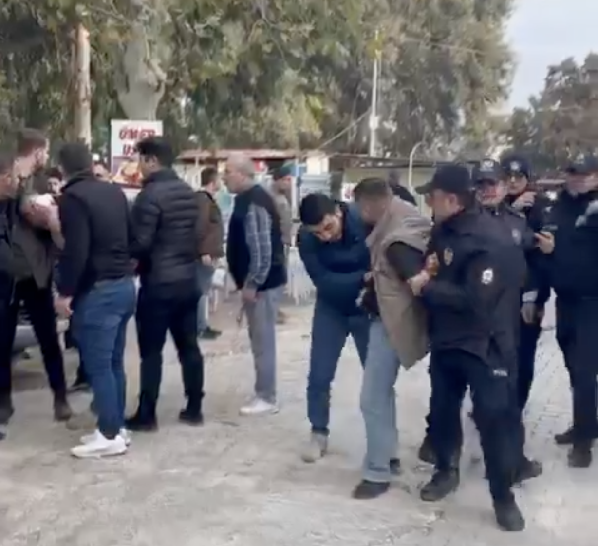 Seyhan Baraj Gölü’ndeki Amerikan Adası’nda kaçak yapılar için yıkım başladı, olaylar çıktı