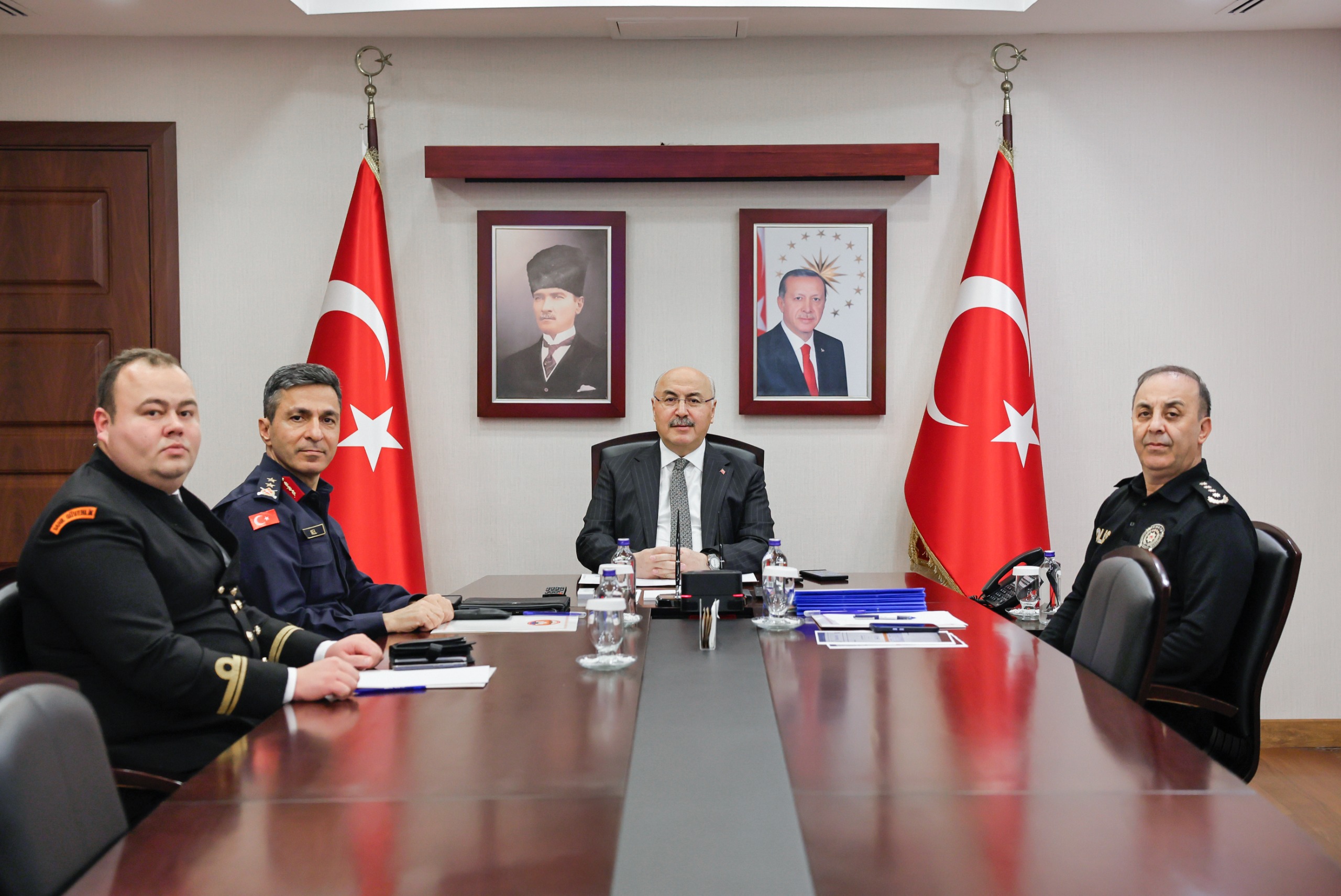 Adana’da yılbaşı güvenliği masaya yatırıldı: Tüm birimler teyakkuzda