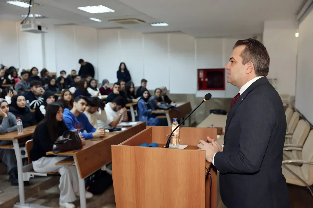 Rektör Beriş, Abdi Sütcü SHMYO’da öğrencilerle buluştu: Yeni projeler ve beklentiler gündemde