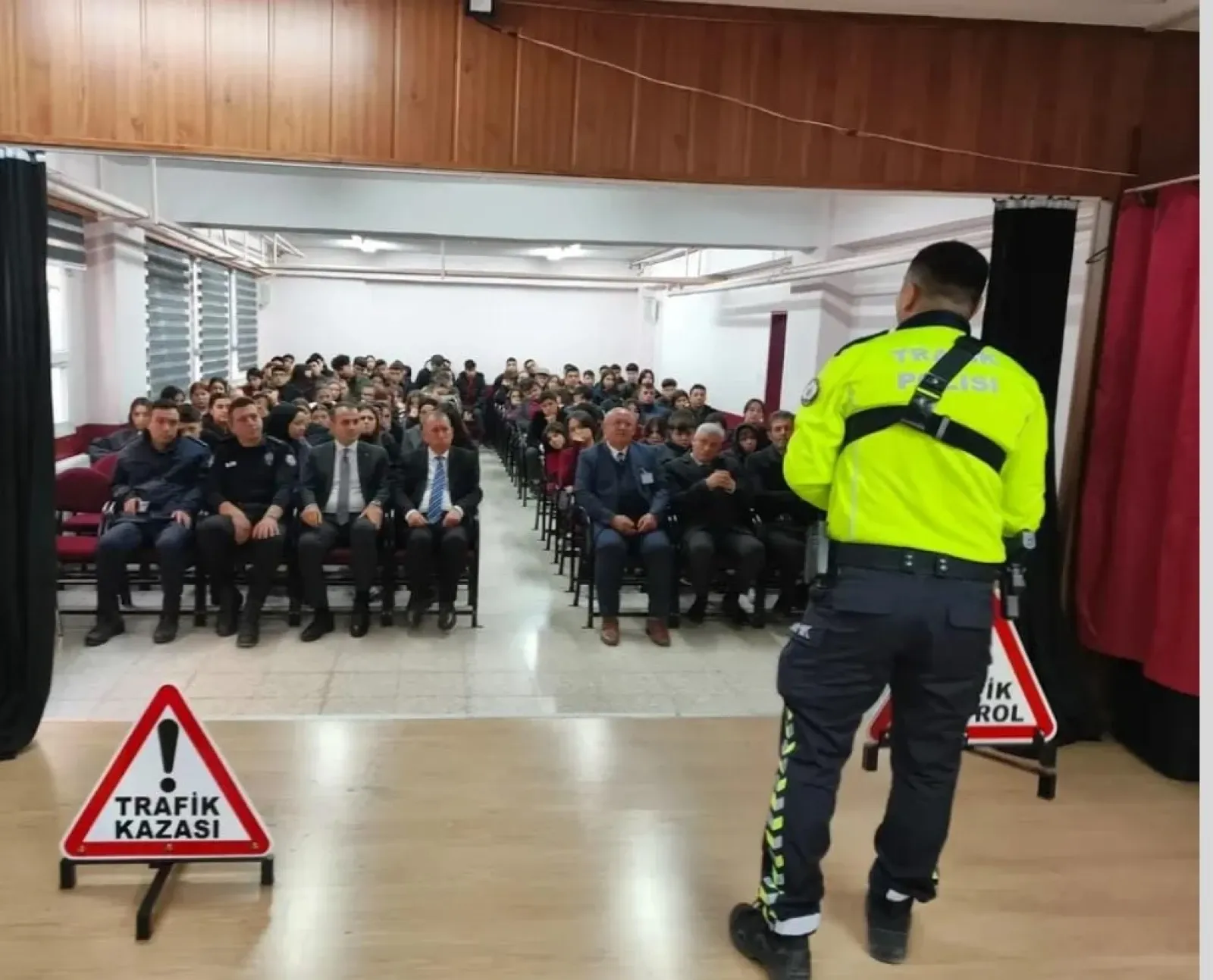 Saimbeyli’de lise öğrencilerine trafik güvenliği eğitimi verildi