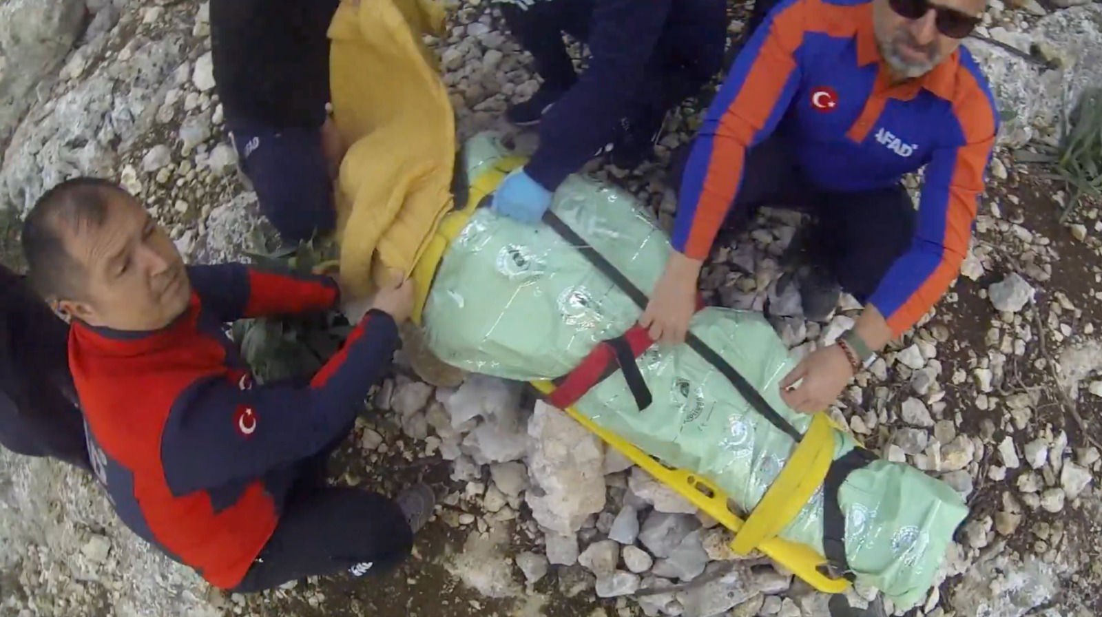 Adana İncirlik’ten kalkan askeri helikopter, Silifke’de mahsur kalan yaralıyı kurtardı