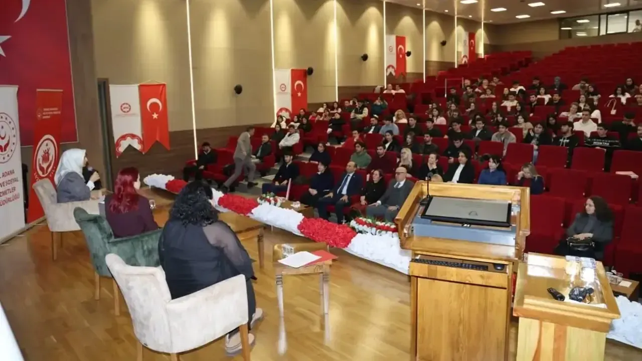 Adana’da aile yılı kapsamında anlamlı söyleşi düzenlendi