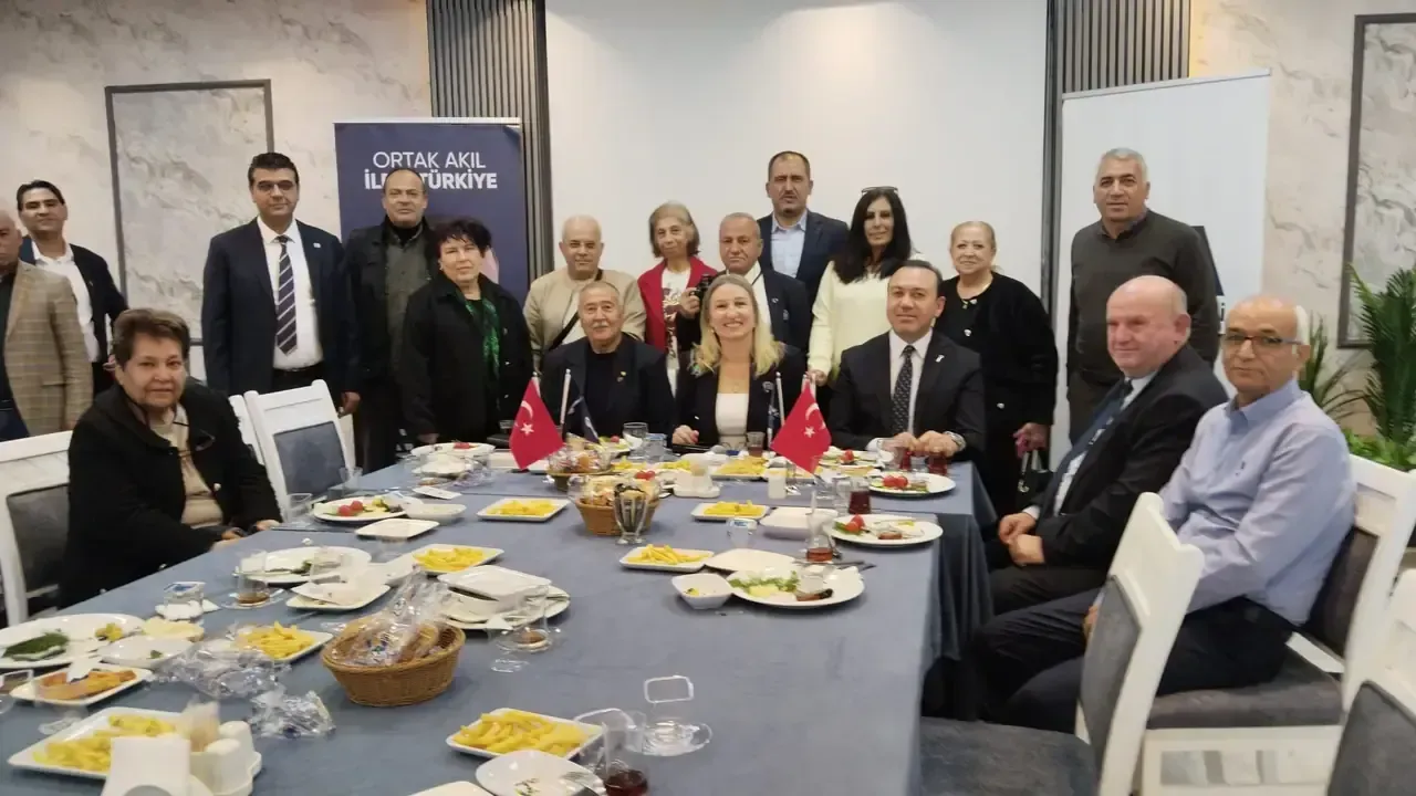 Anahtar Parti yönetimi Adana’da basınla buluştu: Seçimlere müstakil girme kararı açıklandı
