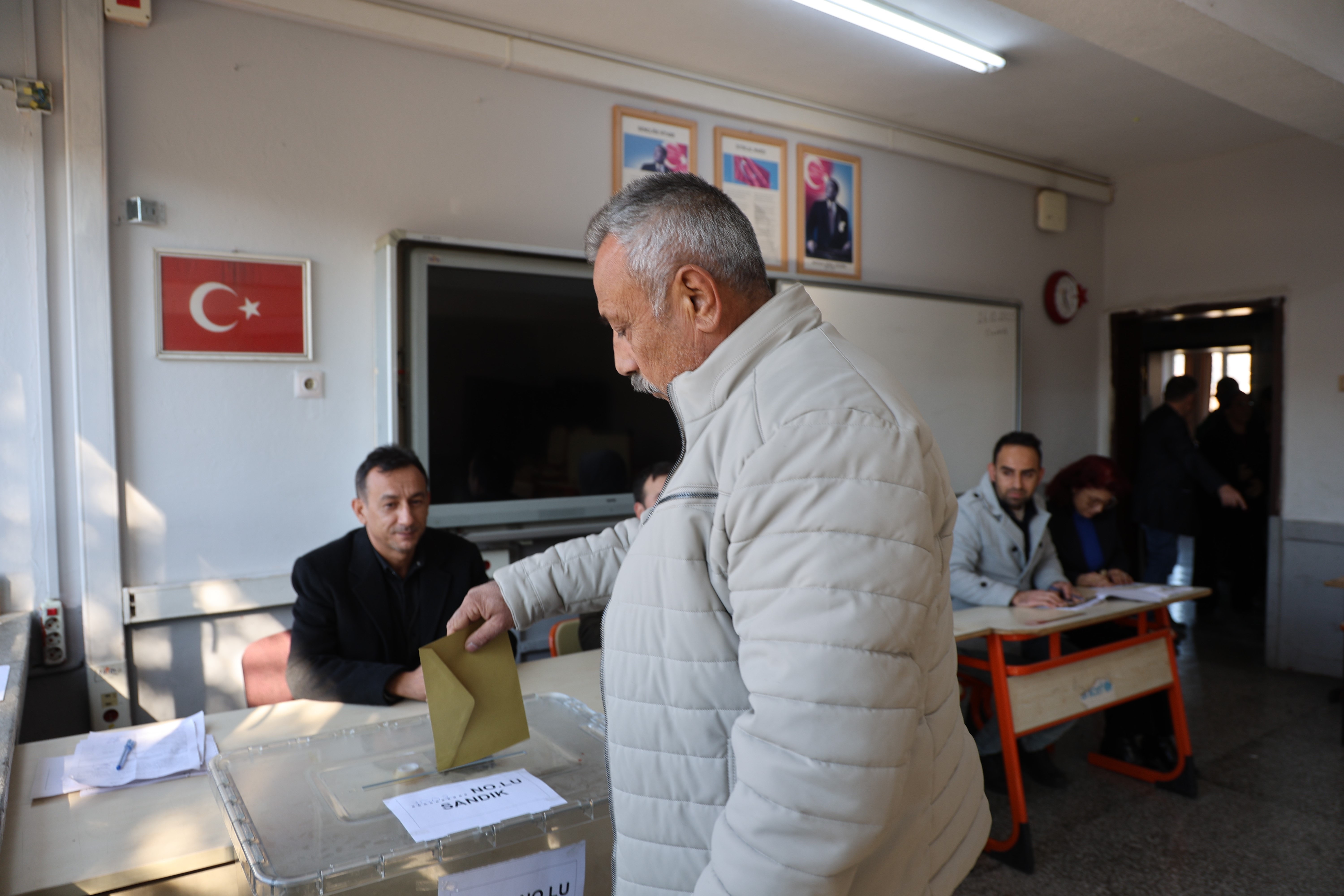 Kozan’da muhtarlık seçimi: 2 bin 167 seçmen sandık başında