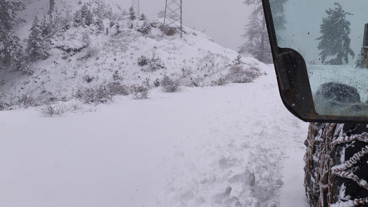 Adana Büyükşehir Belediyesi karla mücadelede 7/24 sahada mesai yapıyor