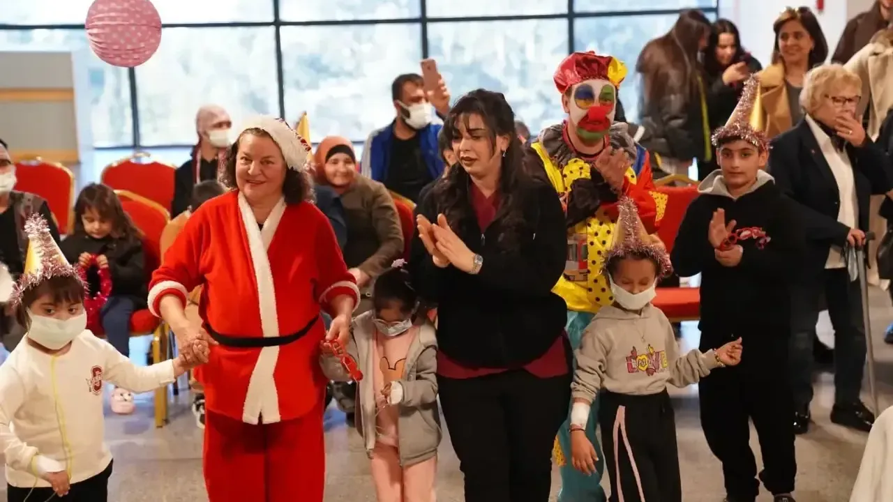 Balcalı Hastanesi’nde tedavi gören çocuklar için yeni yıl etkinliği düzenlendi