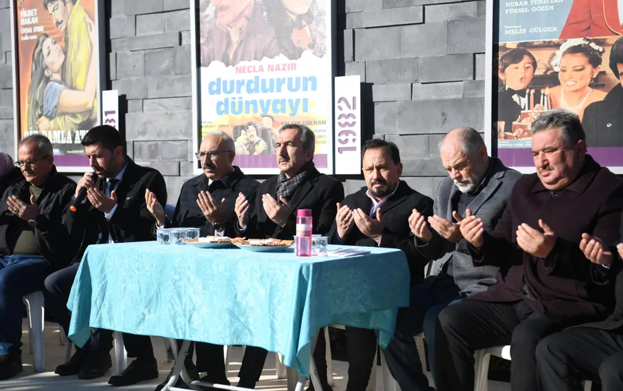 Ferdi Tayfur vefatının birinci yıl dönümünde Sarıçam’da dualarla anıldı