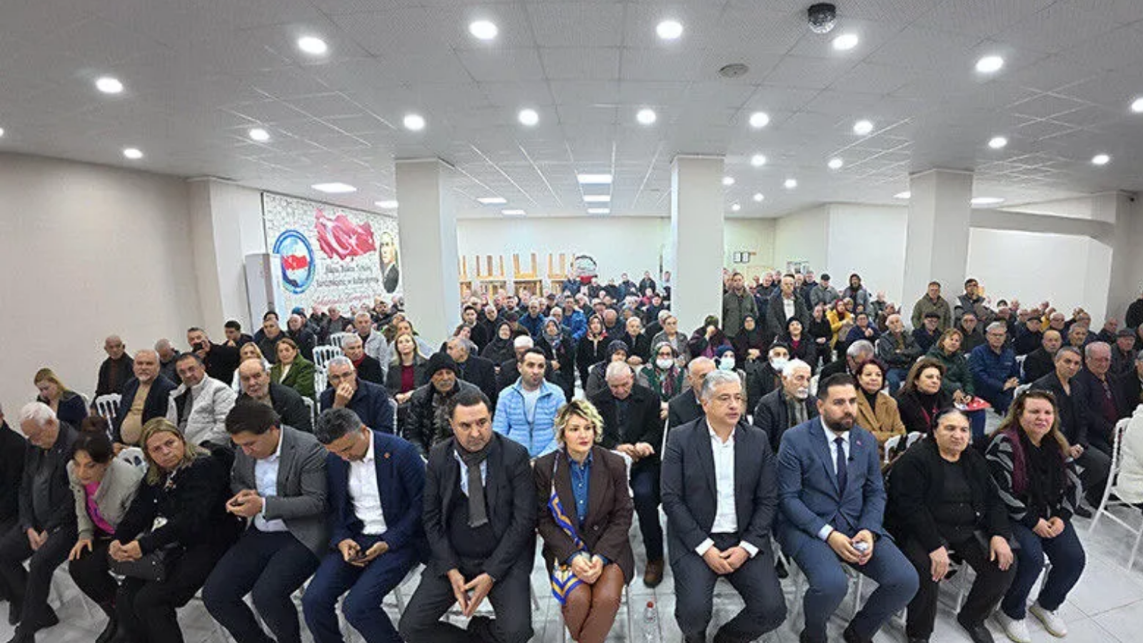 Adana Balkan Türkleri Derneği’nde Tarihi Genel Kurul: Aziz Sağıroğlu’na tam güven