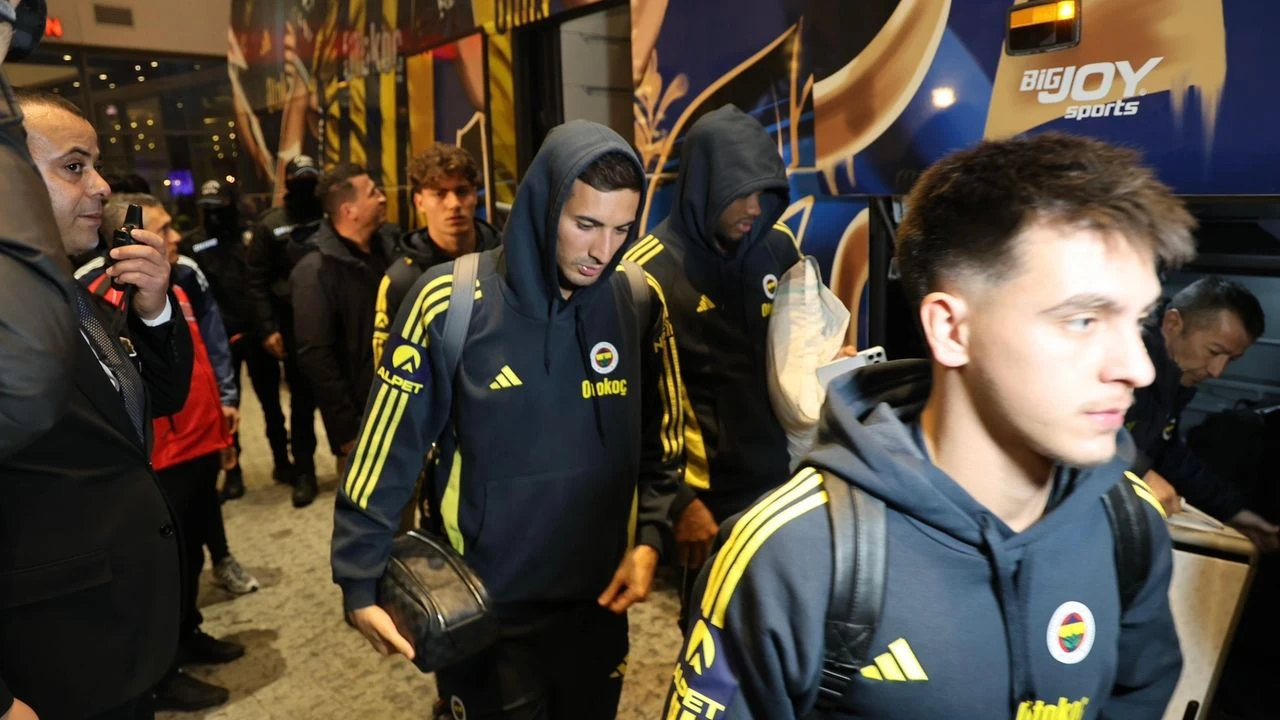 Fenerbahçe kafilesi Adana'ya geldi Sadettin Saran: "Adana insanı sıcaktır"