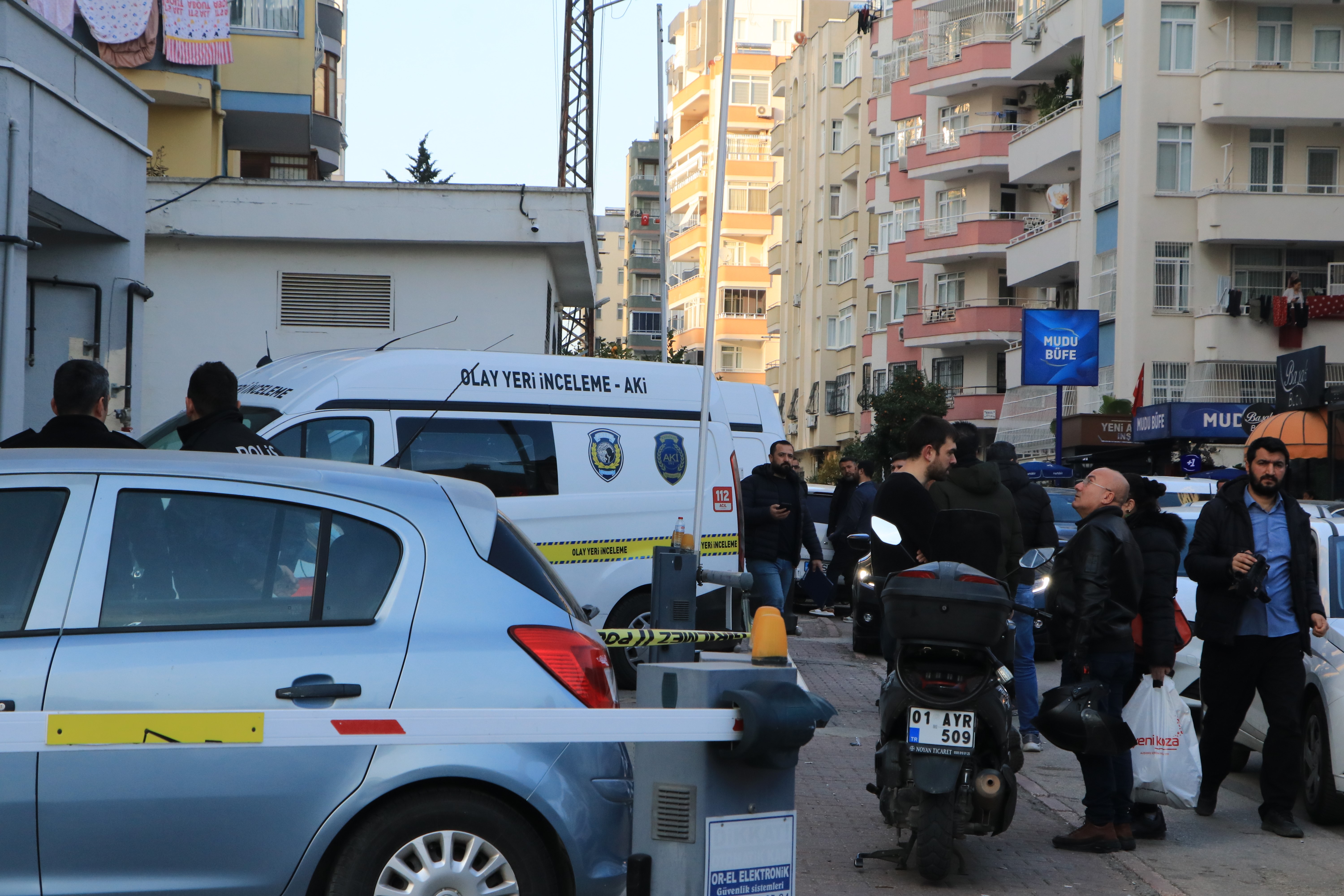 Evi teslim etmeyen müteahhidin oğlunu öldürüp yaşamına son verdi