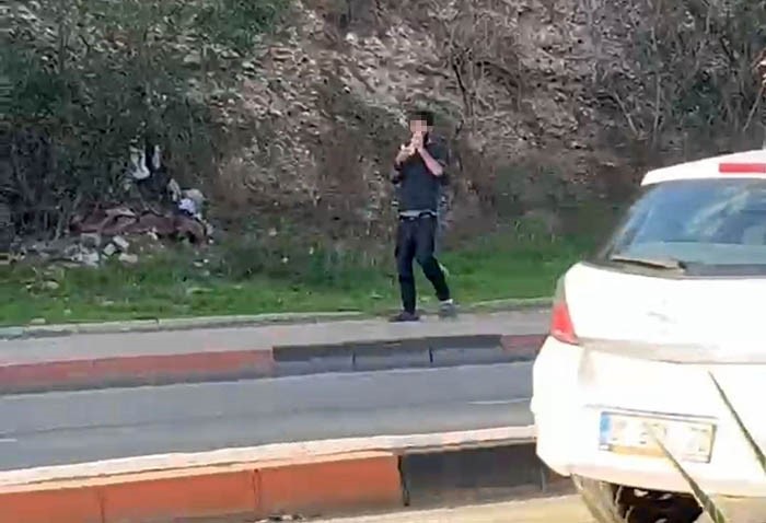 Adana'da herkesin gözü önünde poşetle uçucu madde çekti