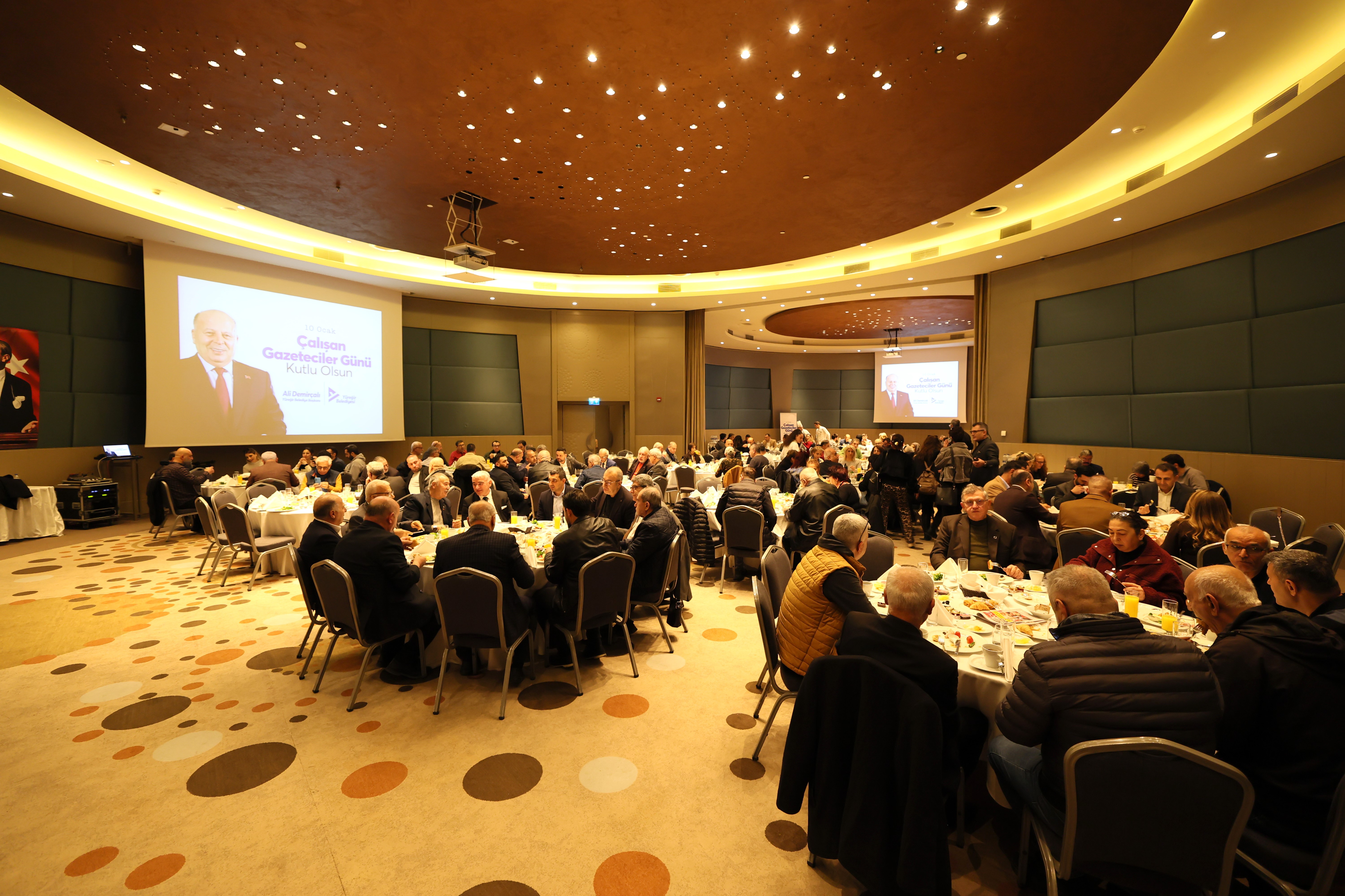 Başkan Demirçalı, kahvaltıda gazetecilerle buluştu