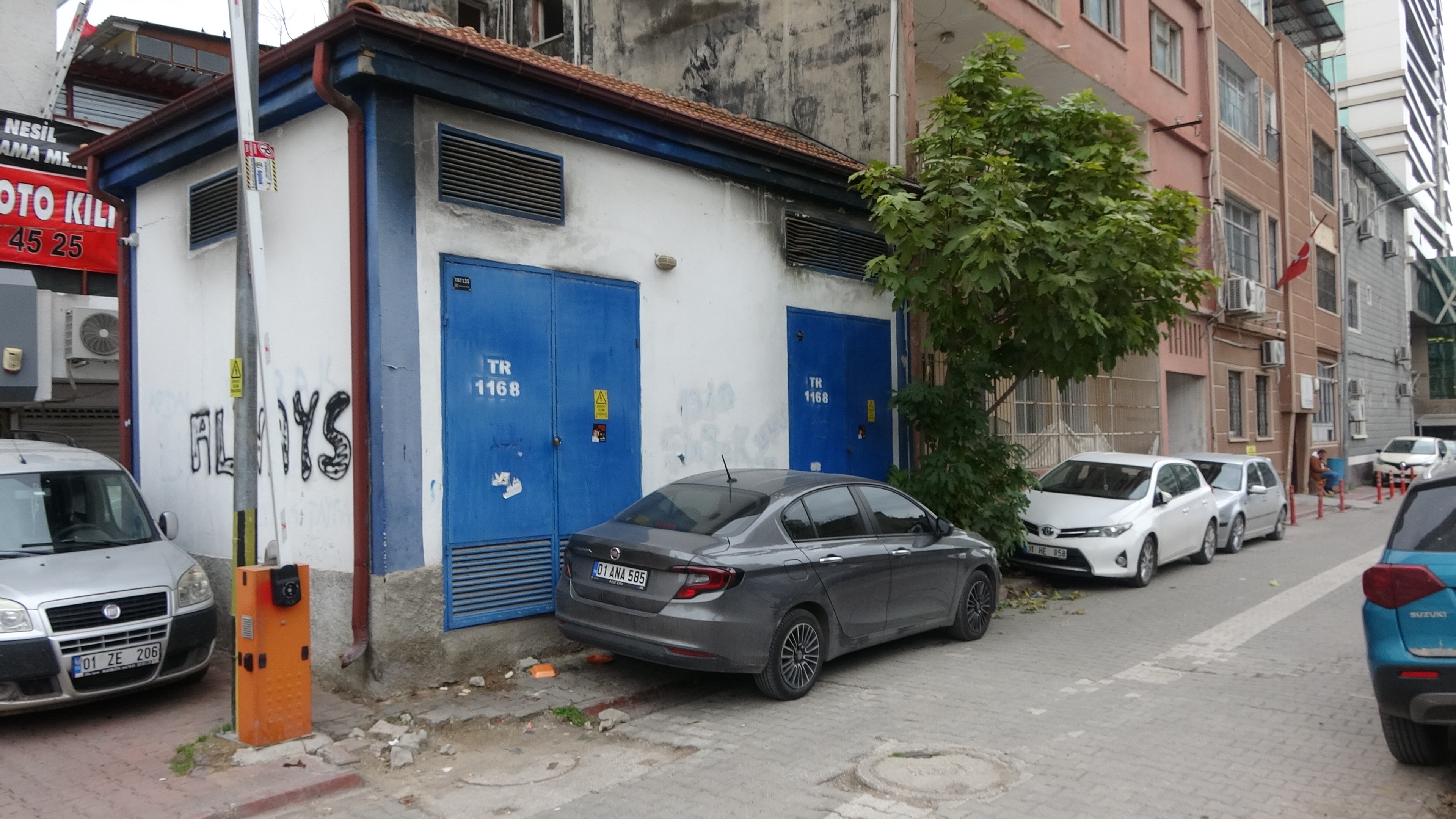 Adana’da sokak ortasında bıçaklı saldırı: 19 yaşındaki genç hayatını kaybetti