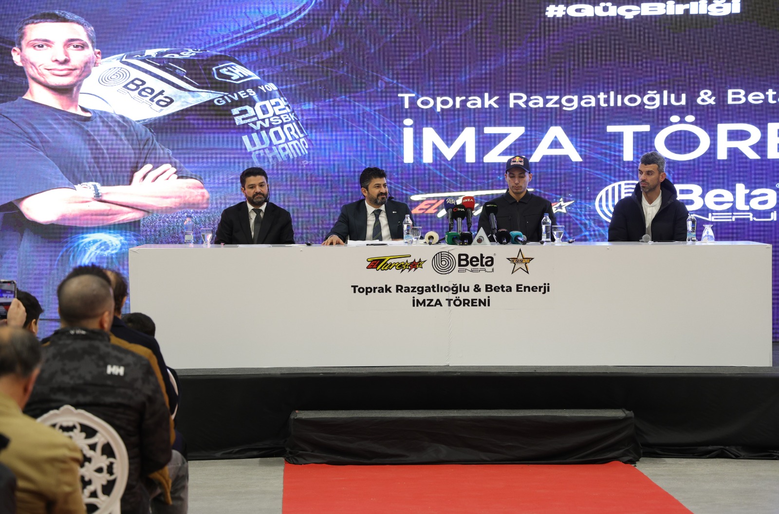 Toprak Razgatlıoğlu Adana'da imzayı attı