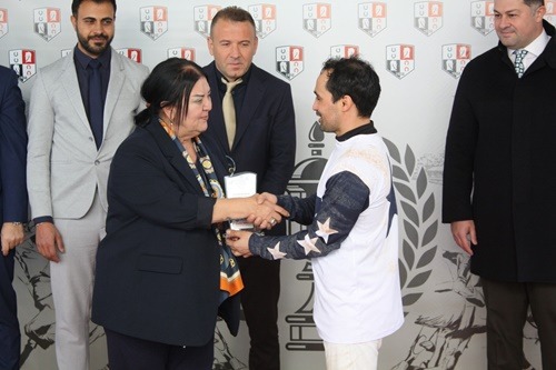 Seyhan Belediye Başkanlığı Koşusu’nu Hood River Kazandı