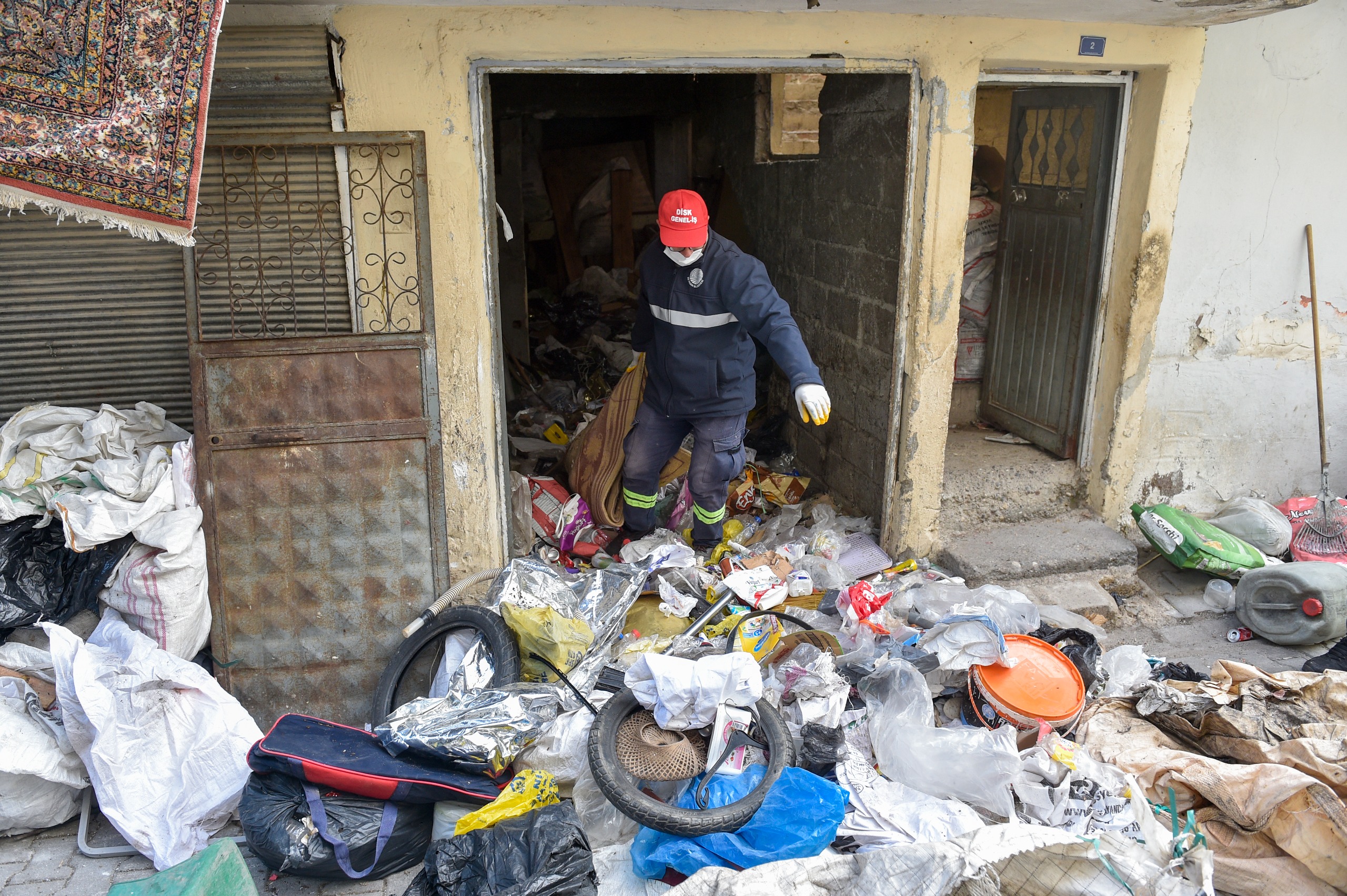 Seyhan'da "Çöp Ev" operasyonu