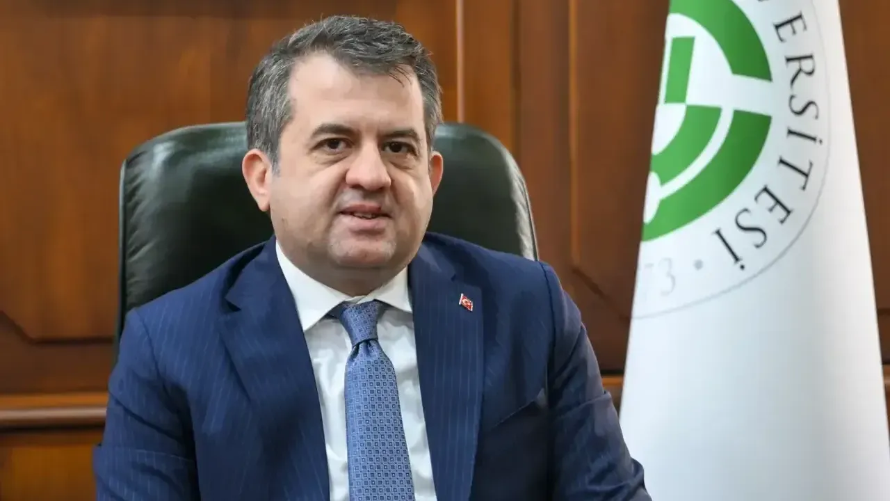 ÇÜ Rektörü Emrah Beriş, Anadolu Ajansı’nın “Yılın Kareleri” oylamasına katıldı