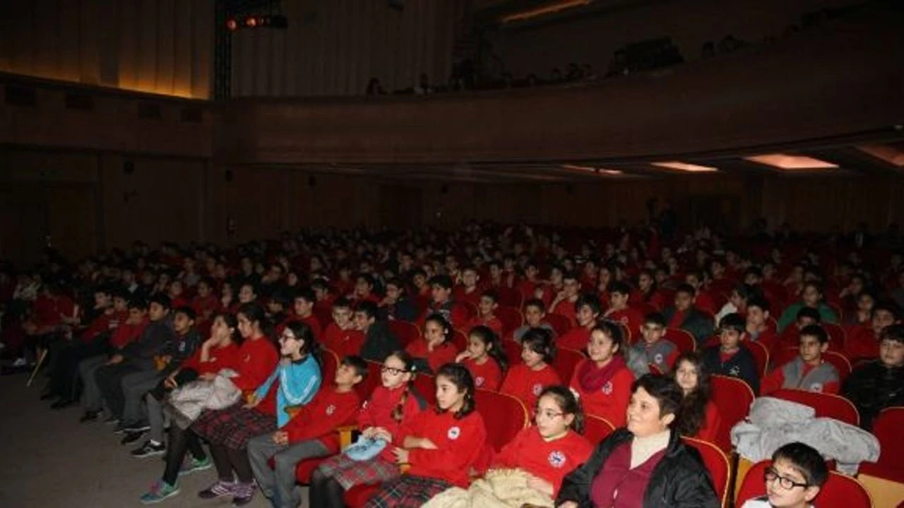 Adana Büyükşehir Belediyesi Şehir Tiyatroları çocuklar için perde açıyor