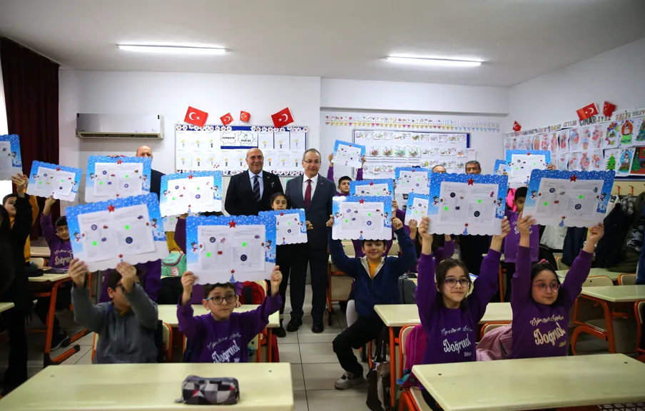 Adana’da 505 bini aşkın öğrenci karne alarak yarıyıl tatiline çıktı