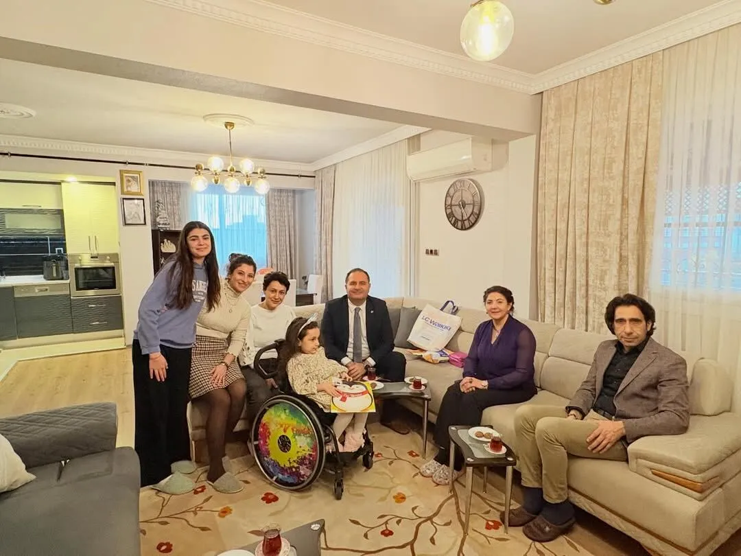 SMA hastası Eliz Mira’nın karne sevinci evinde paylaşıldı