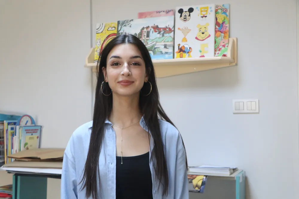 Adana’da doğuştan işitme kayıplı Azra Kervan, biyonik kulakla hayallerinin peşinde