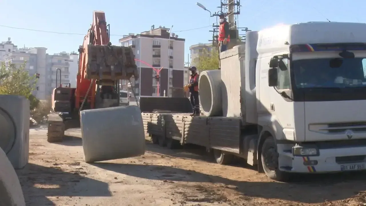 Kozan’da 3 Mahalleyi Kapsayan Yağmur Suyu Hattında Çalışma