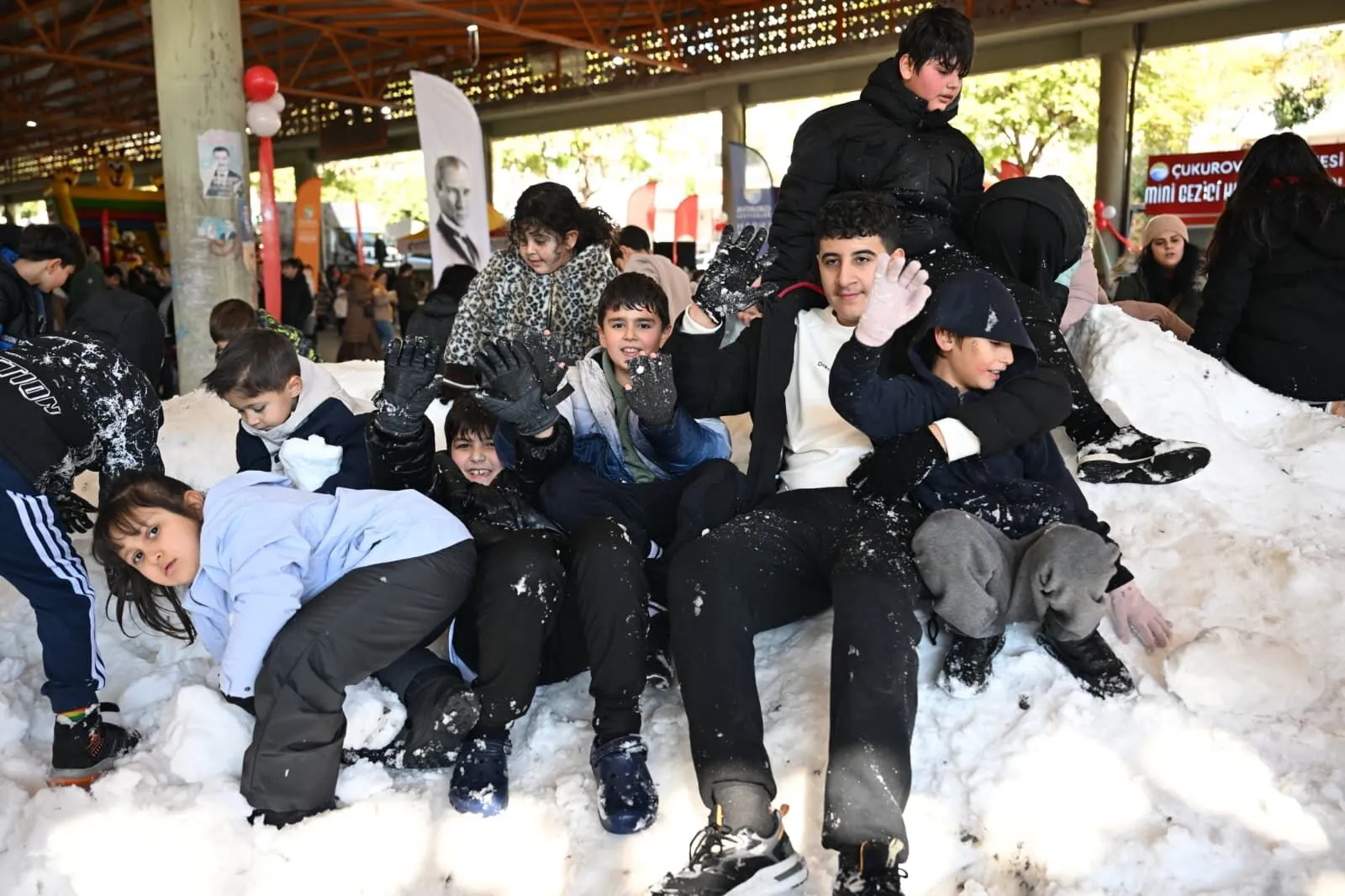 Çukurova Belediyesi’nden yarıyıl tatilinde çocuklara kar sürprizi