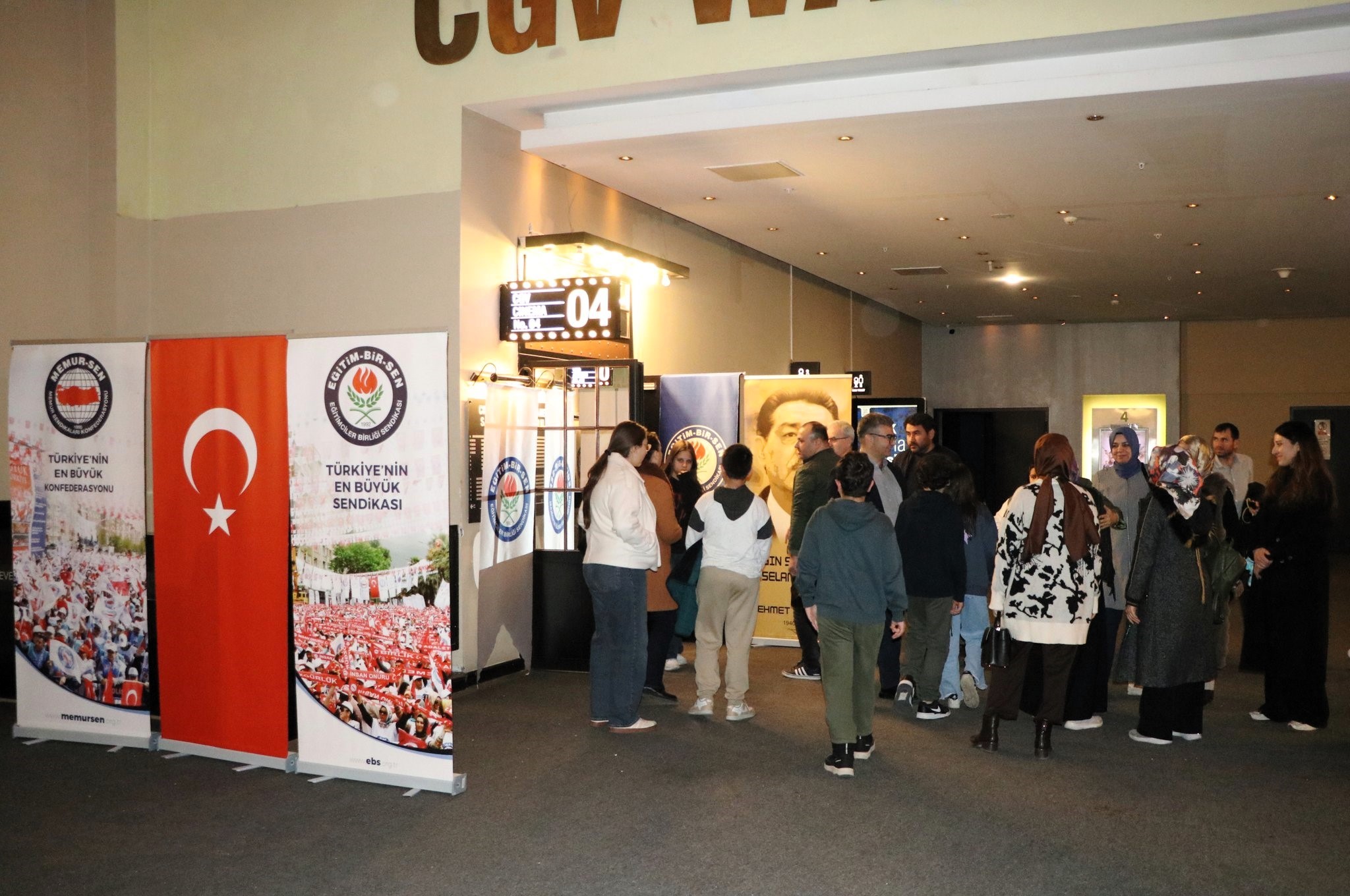 Eğitim-Bir-Sen Adana’dan Filistin için sinema etkinliği